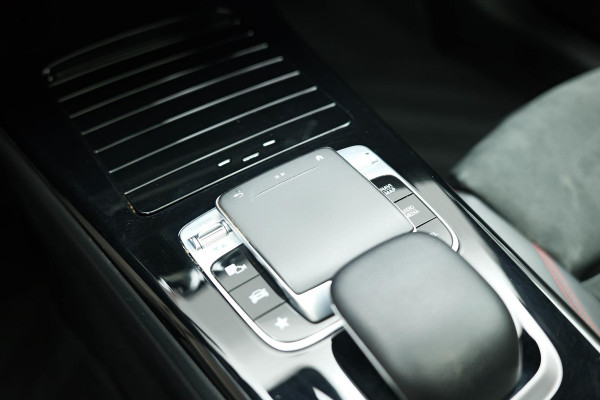 Mercedes-Benz A-Klasse A200 Business Solution AMG |Pano|Camera|Carplay|