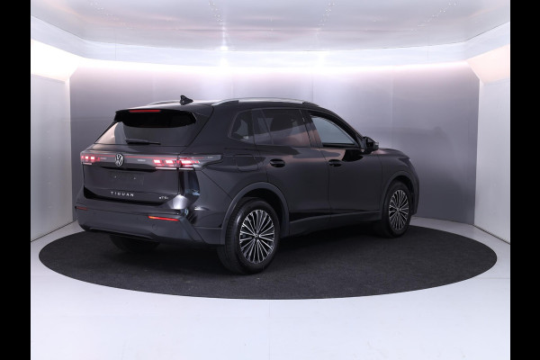 Volkswagen Tiguan 1.4 TSI eHybrid R-Line Business+ 245 pk Automaat (DSG) | Navigatie | Elektr. trekhaak | Parkeersensoren (Park assist) | Rondomzicht camera | Black Style pakket | R-Line |