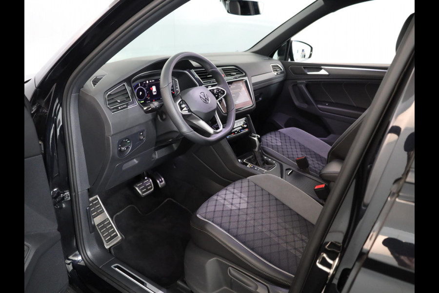 Volkswagen Tiguan 1.4 TSI eHybrid R-Line Business+ 245 pk Automaat (DSG) | Navigatie | Elektr. trekhaak | Parkeersensoren (Park assist) | Rondomzicht camera | Black Style pakket | R-Line |
