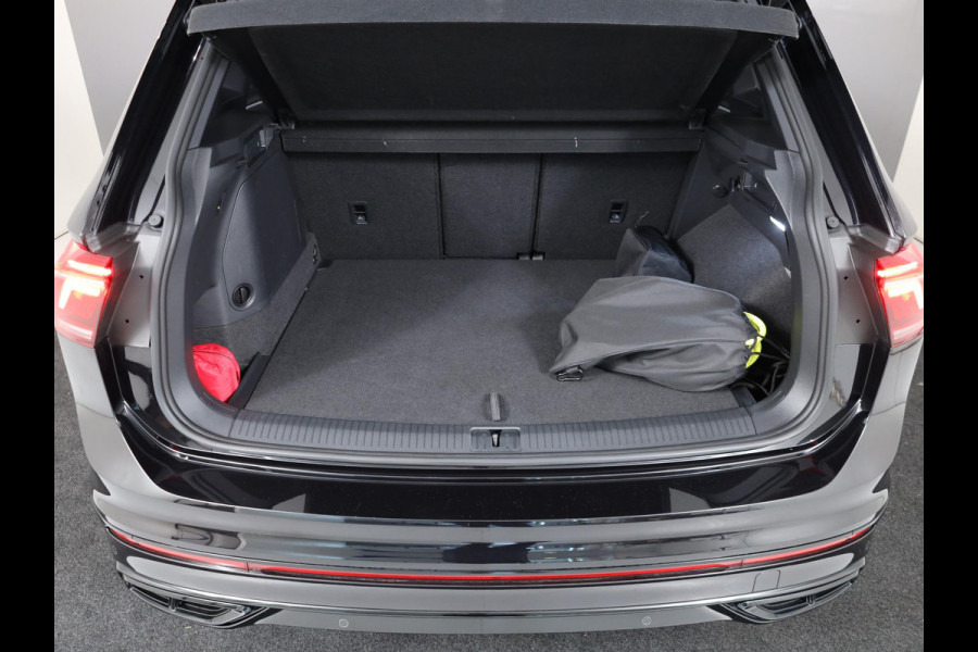 Volkswagen Tiguan 1.4 TSI eHybrid R-Line Business+ 245 pk Automaat (DSG) | Navigatie | Elektr. trekhaak | Parkeersensoren (Park assist) | Rondomzicht camera | Black Style pakket | R-Line |