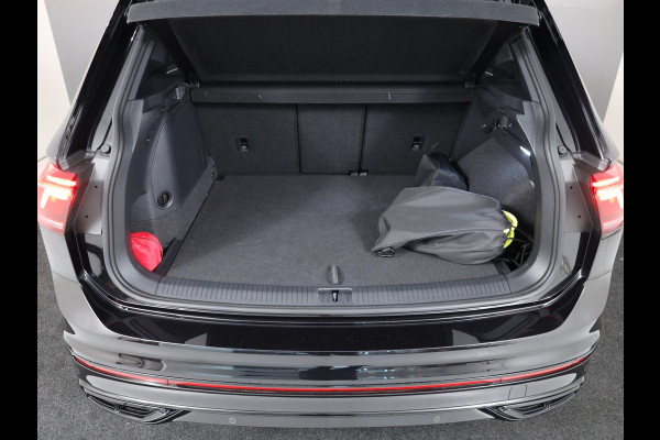 Volkswagen Tiguan 1.4 TSI eHybrid R-Line Business+ 245 pk Automaat (DSG) | Navigatie | Elektr. trekhaak | Parkeersensoren (Park assist) | Rondomzicht camera | Black Style pakket | R-Line |