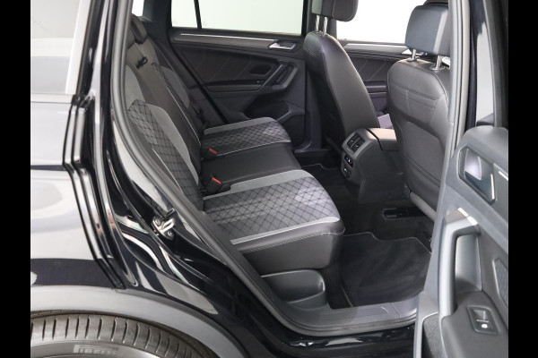 Volkswagen Tiguan 1.4 TSI eHybrid R-Line Business+ 245 pk Automaat (DSG) | Navigatie | Elektr. trekhaak | Parkeersensoren (Park assist) | Rondomzicht camera | Black Style pakket | R-Line |