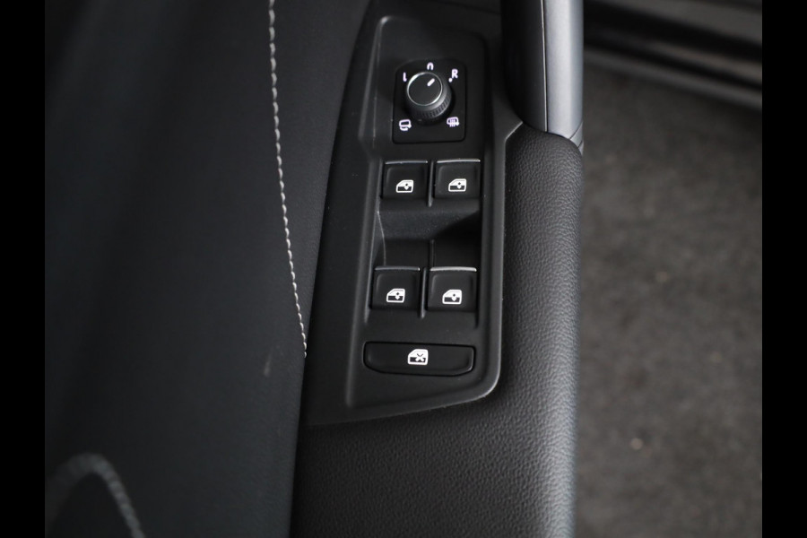 Volkswagen Tiguan 1.4 TSI eHybrid R-Line Business+ 245 pk Automaat (DSG) | Navigatie | Elektr. trekhaak | Parkeersensoren (Park assist) | Rondomzicht camera | Black Style pakket | R-Line |