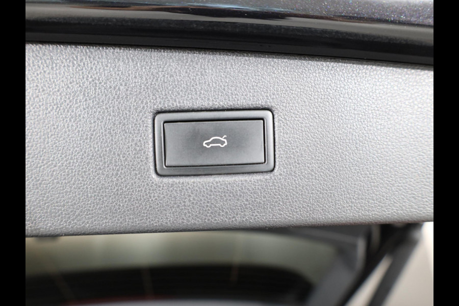 Volkswagen Tiguan 1.4 TSI eHybrid R-Line Business+ 245 pk Automaat (DSG) | Navigatie | Elektr. trekhaak | Parkeersensoren (Park assist) | Rondomzicht camera | Black Style pakket | R-Line |