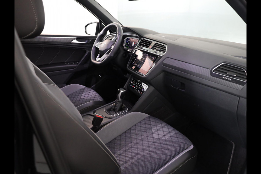 Volkswagen Tiguan 1.4 TSI eHybrid R-Line Business+ 245 pk Automaat (DSG) | Navigatie | Elektr. trekhaak | Parkeersensoren (Park assist) | Rondomzicht camera | Black Style pakket | R-Line |