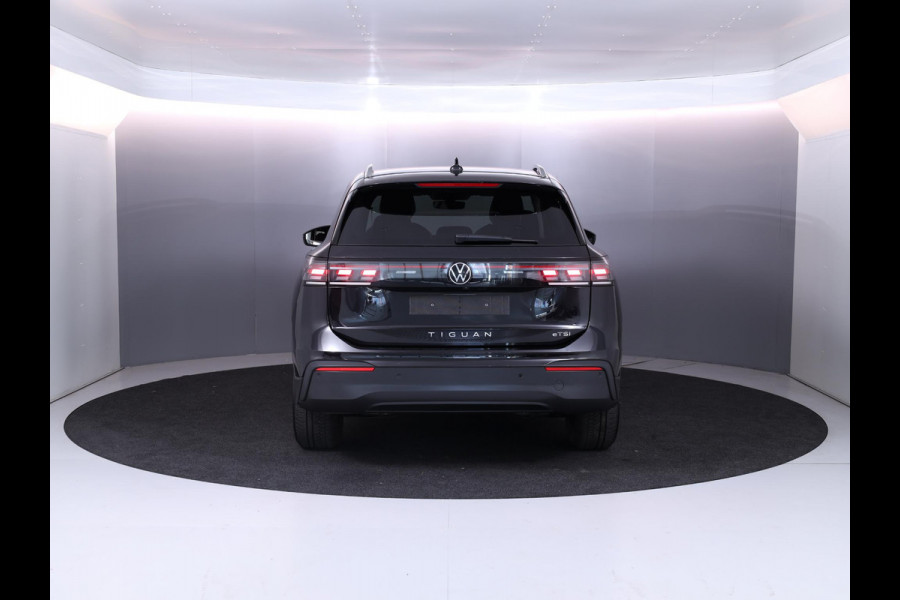 Volkswagen Tiguan 1.4 TSI eHybrid R-Line Business+ 245 pk Automaat (DSG) | Navigatie | Elektr. trekhaak | Parkeersensoren (Park assist) | Rondomzicht camera | Black Style pakket | R-Line |