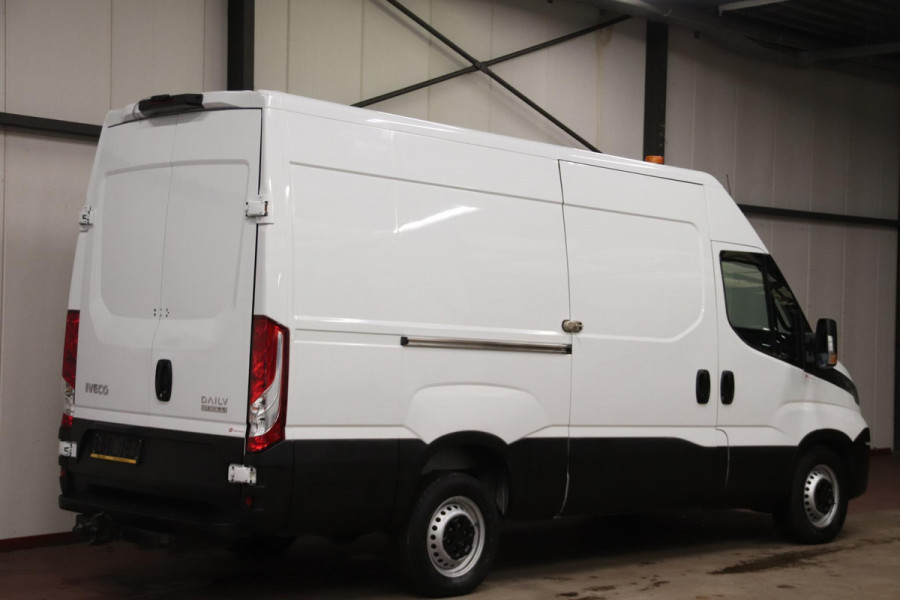 Iveco Daily 35S14V AUTOMAAT L2H2 3500KG TREKVERMOGEN Iveco Daily 35S14V 2.3 352 H2 AUTOMAAT 3500KG TREKVERMOGEN
