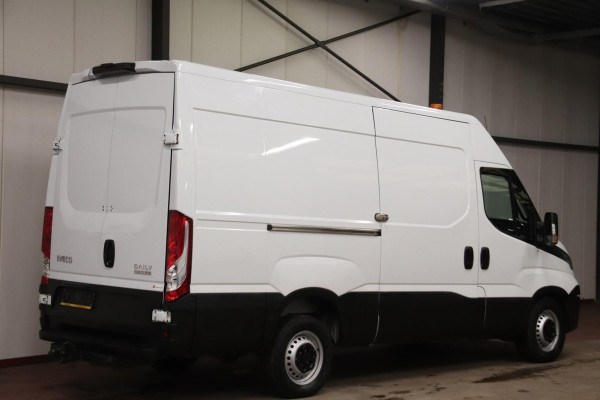 Iveco Daily 35S14V AUTOMAAT L2H2 3500KG TREKVERMOGEN Iveco Daily 35S14V 2.3 352 H2 AUTOMAAT 3500KG TREKVERMOGEN