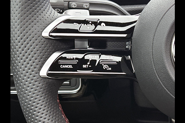 Mercedes-Benz A-Klasse 180 Business Solution AMG | Nightpakket | Parkeerpakket met achteruitrijcamera | KEYLESS GO | Sfeerverlichting | MULTIBEAM LED | Extra USB-poorten | Verwarmde stoelen vooraan | Spiegelpakket |