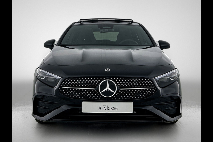 Mercedes-Benz A-Klasse 180 Business Solution AMG | Nightpakket | Parkeerpakket met achteruitrijcamera | KEYLESS GO | Sfeerverlichting | MULTIBEAM LED | Extra USB-poorten | Verwarmde stoelen vooraan | Spiegelpakket |