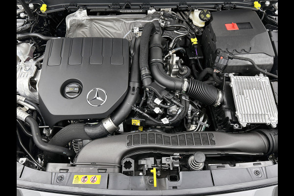 Mercedes-Benz A-Klasse 180 Business Solution AMG | Nightpakket | Parkeerpakket met achteruitrijcamera | KEYLESS GO | Sfeerverlichting | MULTIBEAM LED | Extra USB-poorten | Verwarmde stoelen vooraan | Spiegelpakket |