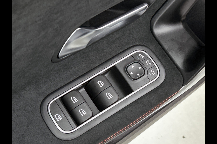 Mercedes-Benz A-Klasse 180 Business Solution AMG | Nightpakket | Parkeerpakket met achteruitrijcamera | KEYLESS GO | Sfeerverlichting | MULTIBEAM LED | Extra USB-poorten | Verwarmde stoelen vooraan | Spiegelpakket |