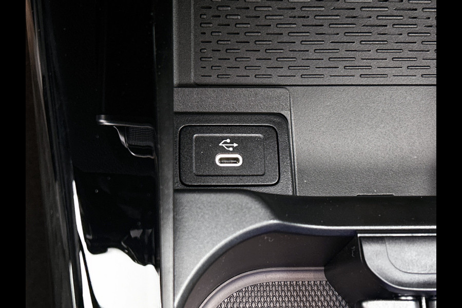Mercedes-Benz A-Klasse 180 Business Solution AMG | Nightpakket | Parkeerpakket met achteruitrijcamera | KEYLESS GO | Sfeerverlichting | MULTIBEAM LED | Extra USB-poorten | Verwarmde stoelen vooraan | Spiegelpakket |