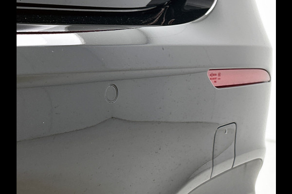 Mercedes-Benz A-Klasse 180 Business Solution AMG | Nightpakket | Parkeerpakket met achteruitrijcamera | KEYLESS GO | Sfeerverlichting | MULTIBEAM LED | Extra USB-poorten | Verwarmde stoelen vooraan | Spiegelpakket |