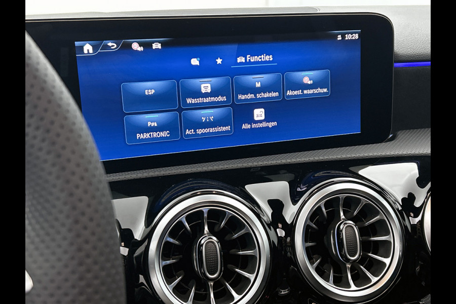 Mercedes-Benz A-Klasse 180 Business Solution AMG | Nightpakket | Parkeerpakket met achteruitrijcamera | KEYLESS GO | Sfeerverlichting | MULTIBEAM LED | Extra USB-poorten | Verwarmde stoelen vooraan | Spiegelpakket |