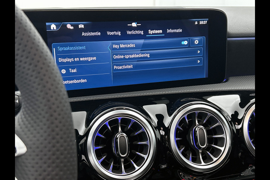 Mercedes-Benz A-Klasse 180 Business Solution AMG | Nightpakket | Parkeerpakket met achteruitrijcamera | KEYLESS GO | Sfeerverlichting | MULTIBEAM LED | Extra USB-poorten | Verwarmde stoelen vooraan | Spiegelpakket |