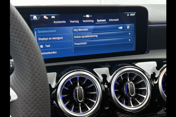 Mercedes-Benz A-Klasse 180 Business Solution AMG | Nightpakket | Parkeerpakket met achteruitrijcamera | KEYLESS GO | Sfeerverlichting | MULTIBEAM LED | Extra USB-poorten | Verwarmde stoelen vooraan | Spiegelpakket |