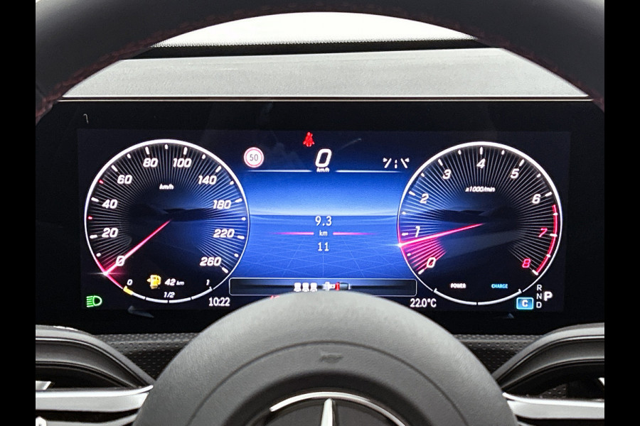 Mercedes-Benz A-Klasse 180 Business Solution AMG | Nightpakket | Parkeerpakket met achteruitrijcamera | KEYLESS GO | Sfeerverlichting | MULTIBEAM LED | Extra USB-poorten | Verwarmde stoelen vooraan | Spiegelpakket |