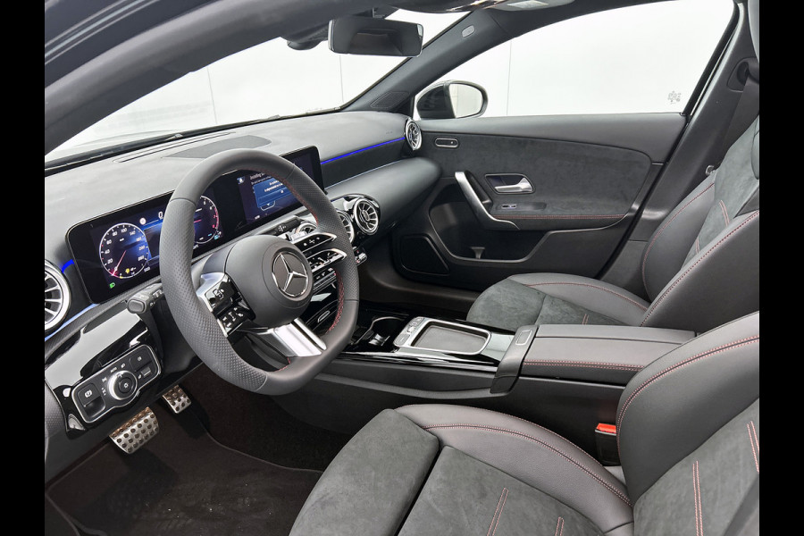 Mercedes-Benz A-Klasse 180 Business Solution AMG | Nightpakket | Parkeerpakket met achteruitrijcamera | KEYLESS GO | Sfeerverlichting | MULTIBEAM LED | Extra USB-poorten | Verwarmde stoelen vooraan | Spiegelpakket |