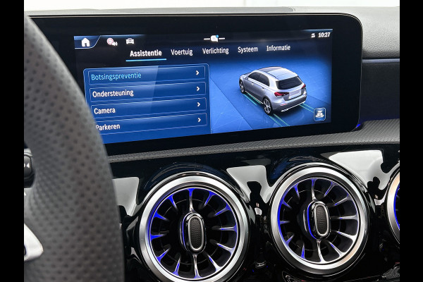 Mercedes-Benz A-Klasse 180 Business Solution AMG | Nightpakket | Parkeerpakket met achteruitrijcamera | KEYLESS GO | Sfeerverlichting | MULTIBEAM LED | Extra USB-poorten | Verwarmde stoelen vooraan | Spiegelpakket |