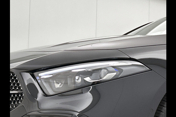 Mercedes-Benz A-Klasse 180 Business Solution AMG | Nightpakket | Parkeerpakket met achteruitrijcamera | KEYLESS GO | Sfeerverlichting | MULTIBEAM LED | Extra USB-poorten | Verwarmde stoelen vooraan | Spiegelpakket |