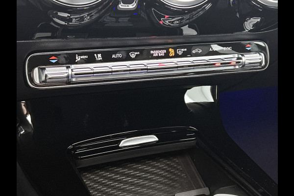 Mercedes-Benz A-Klasse 180 Business Solution AMG | Nightpakket | Parkeerpakket met achteruitrijcamera | KEYLESS GO | Sfeerverlichting | MULTIBEAM LED | Extra USB-poorten | Verwarmde stoelen vooraan | Spiegelpakket |