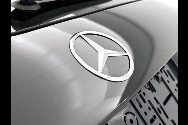 Mercedes-Benz A-Klasse 180 Business Solution AMG | Nightpakket | Parkeerpakket met achteruitrijcamera | KEYLESS GO | Sfeerverlichting | MULTIBEAM LED | Extra USB-poorten | Verwarmde stoelen vooraan | Spiegelpakket |