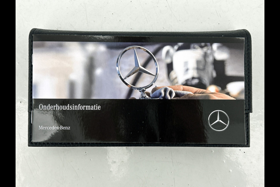 Mercedes-Benz A-Klasse 180 Business Solution AMG | Nightpakket | Parkeerpakket met achteruitrijcamera | KEYLESS GO | Sfeerverlichting | MULTIBEAM LED | Extra USB-poorten | Verwarmde stoelen vooraan | Spiegelpakket |