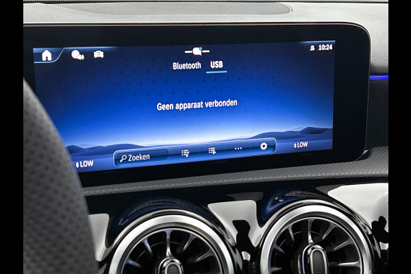 Mercedes-Benz A-Klasse 180 Business Solution AMG | Nightpakket | Parkeerpakket met achteruitrijcamera | KEYLESS GO | Sfeerverlichting | MULTIBEAM LED | Extra USB-poorten | Verwarmde stoelen vooraan | Spiegelpakket |