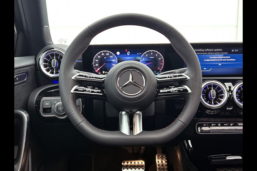 Mercedes-Benz A-Klasse 180 Business Solution AMG | Nightpakket | Parkeerpakket met achteruitrijcamera | KEYLESS GO | Sfeerverlichting | MULTIBEAM LED | Extra USB-poorten | Verwarmde stoelen vooraan | Spiegelpakket |