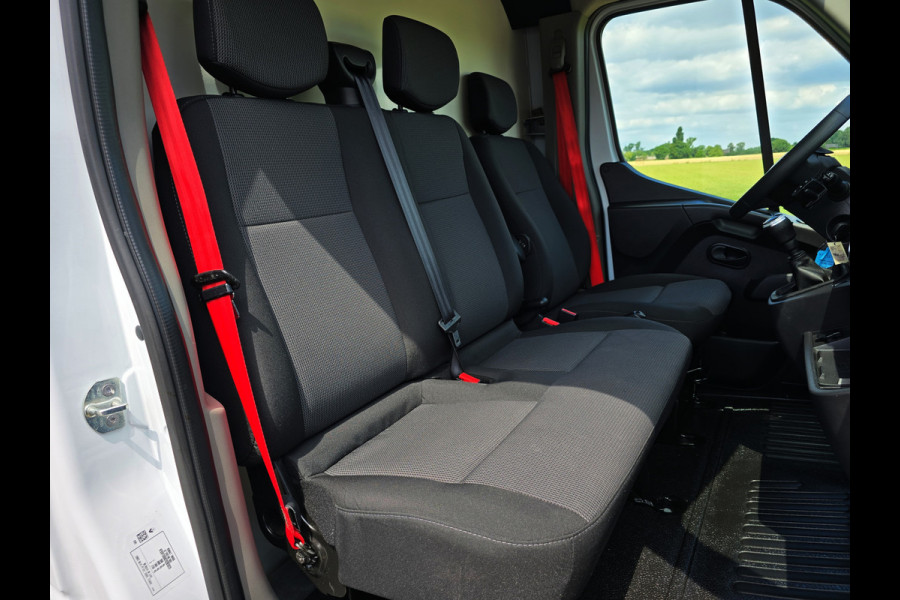 Renault Master T35 2.3 dCi Lowliner - 145 Pk - Euro 6 - Navi - ParkeerCamera - Airco - Cruise Control