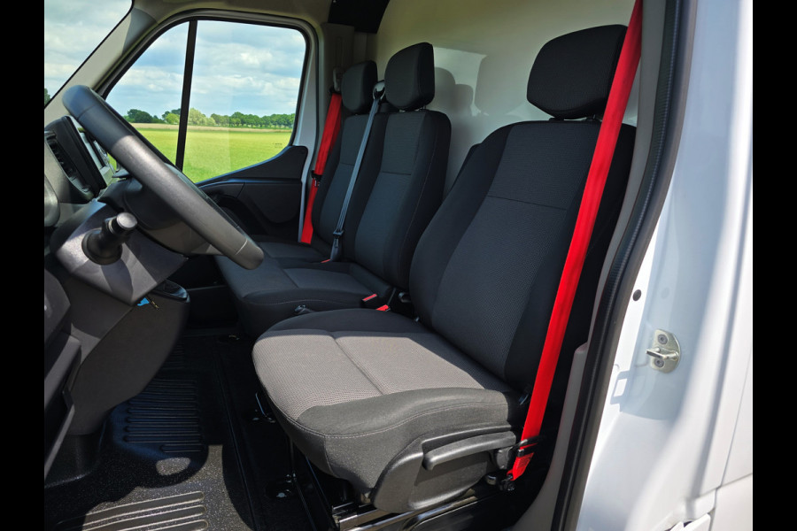 Renault Master T35 2.3 dCi Lowliner - 145 Pk - Euro 6 - Navi - ParkeerCamera - Airco - Cruise Control