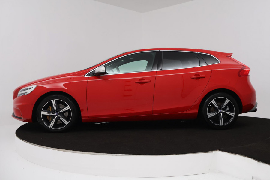 Volvo V40 1.5 T3 Polar+ Sport (PANORAMADAK, CAMERA, NAVIGATIE, STOELVERWARMING, PARKEERSENSOREN, CRUISE CONTROL, NL-AUTO)