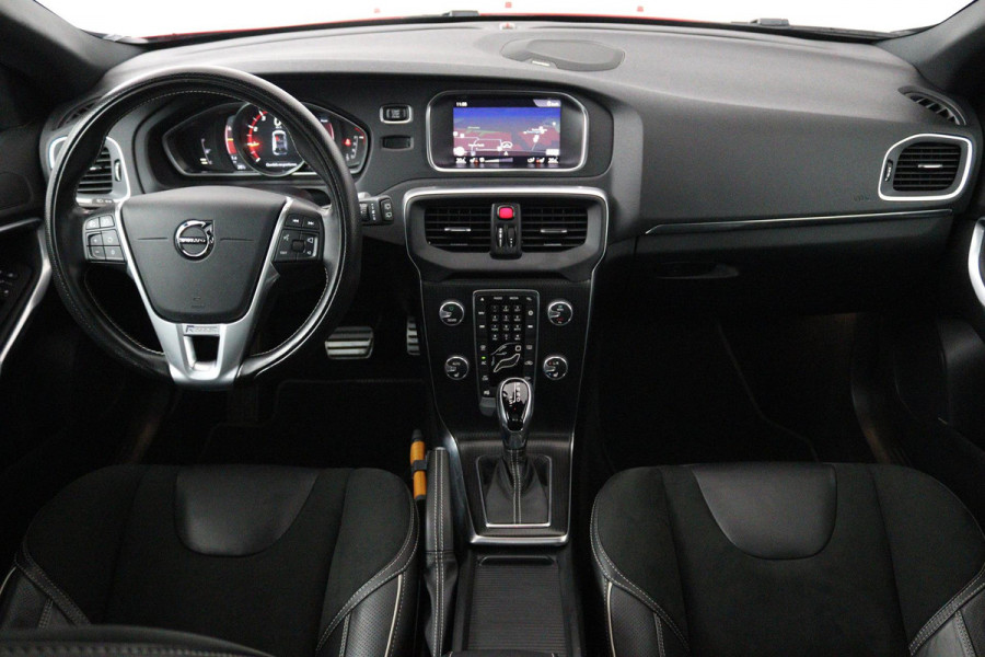 Volvo V40 1.5 T3 Polar+ Sport (PANORAMADAK, CAMERA, NAVIGATIE, STOELVERWARMING, PARKEERSENSOREN, CRUISE CONTROL, NL-AUTO)