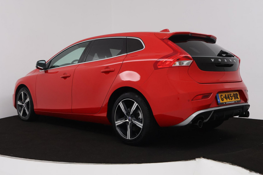 Volvo V40 1.5 T3 Polar+ Sport (PANORAMADAK, CAMERA, NAVIGATIE, STOELVERWARMING, PARKEERSENSOREN, CRUISE CONTROL, NL-AUTO)