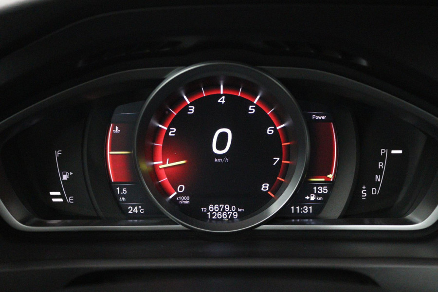 Volvo V40 1.5 T3 Polar+ Sport (PANORAMADAK, CAMERA, NAVIGATIE, STOELVERWARMING, PARKEERSENSOREN, CRUISE CONTROL, NL-AUTO)