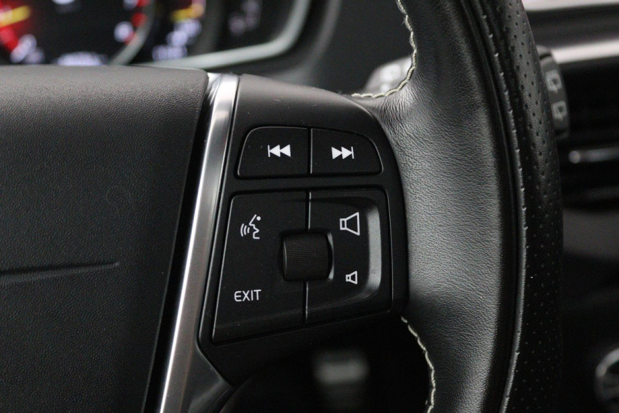Volvo V40 1.5 T3 Polar+ Sport (PANORAMADAK, CAMERA, NAVIGATIE, STOELVERWARMING, PARKEERSENSOREN, CRUISE CONTROL, NL-AUTO)
