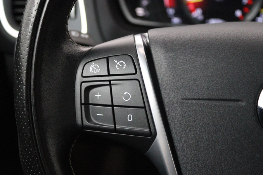 Volvo V40 1.5 T3 Polar+ Sport (PANORAMADAK, CAMERA, NAVIGATIE, STOELVERWARMING, PARKEERSENSOREN, CRUISE CONTROL, NL-AUTO)