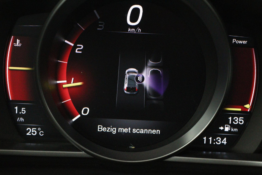 Volvo V40 1.5 T3 Polar+ Sport (PANORAMADAK, CAMERA, NAVIGATIE, STOELVERWARMING, PARKEERSENSOREN, CRUISE CONTROL, NL-AUTO)
