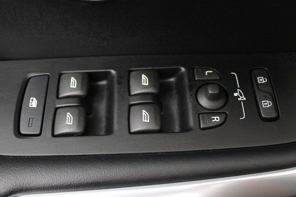 Volvo V40 1.5 T3 Polar+ Sport (PANORAMADAK, CAMERA, NAVIGATIE, STOELVERWARMING, PARKEERSENSOREN, CRUISE CONTROL, NL-AUTO)