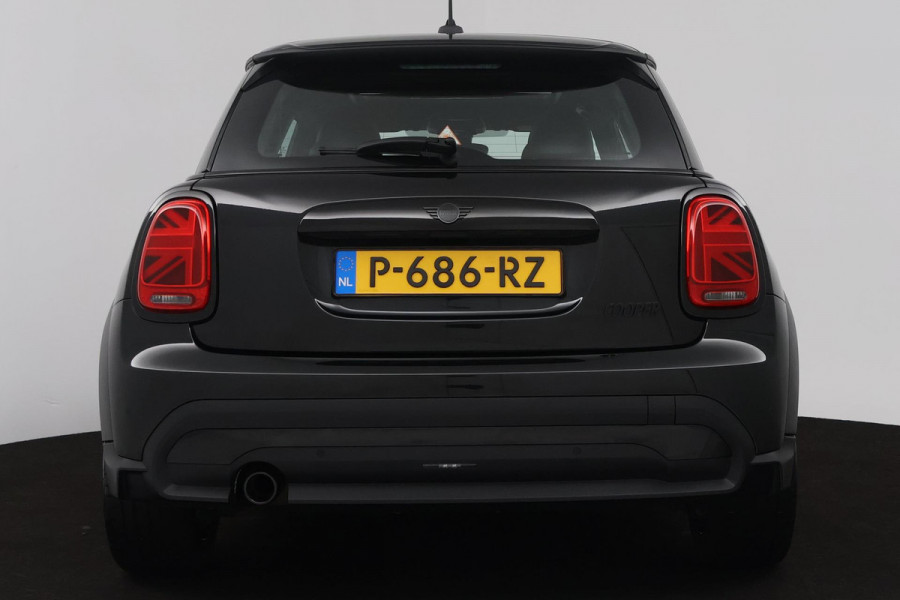MINI Mini 1.5 Cooper John Cooper Works (PANORAMADAK, PARKEERSENSOREN, CRUISE CONTROL, AUTOMAAT, NAVIGATIE, DEALER ONDERHOUDEN)