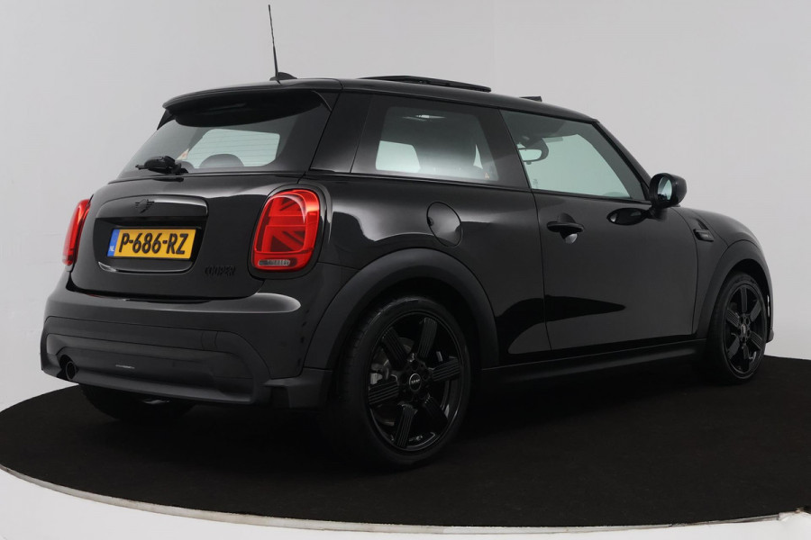 MINI Mini 1.5 Cooper John Cooper Works (PANORAMADAK, PARKEERSENSOREN, CRUISE CONTROL, AUTOMAAT, NAVIGATIE, DEALER ONDERHOUDEN)