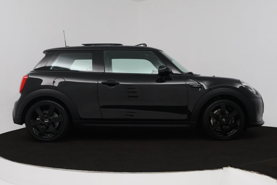 MINI Mini 1.5 Cooper John Cooper Works (PANORAMADAK, PARKEERSENSOREN, CRUISE CONTROL, AUTOMAAT, NAVIGATIE, DEALER ONDERHOUDEN)