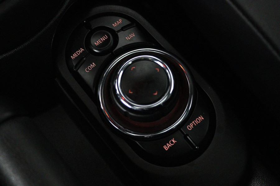 MINI Mini 1.5 Cooper John Cooper Works (PANORAMADAK, PARKEERSENSOREN, CRUISE CONTROL, AUTOMAAT, NAVIGATIE, DEALER ONDERHOUDEN)