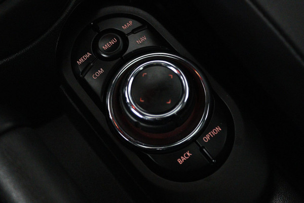 MINI Mini 1.5 Cooper John Cooper Works (PANORAMADAK, PARKEERSENSOREN, CRUISE CONTROL, AUTOMAAT, NAVIGATIE, DEALER ONDERHOUDEN)