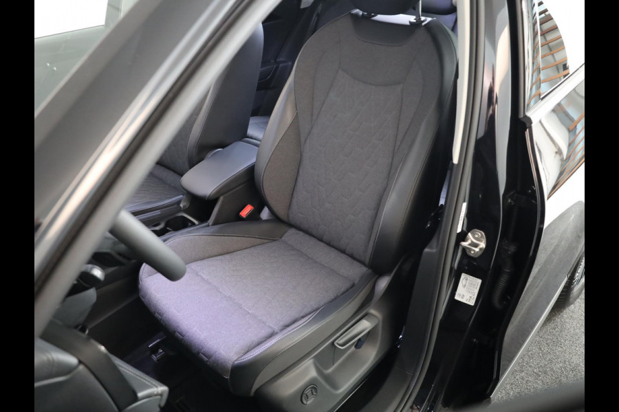 Volkswagen Tiguan 1.5 eTSI Life Edition 130 pk Automaat (DSG) | Navigatie | Elektr. trekhaak | Parkeersensoren (Park assist) | Achteruitrijcamera | Stoelverwarming |