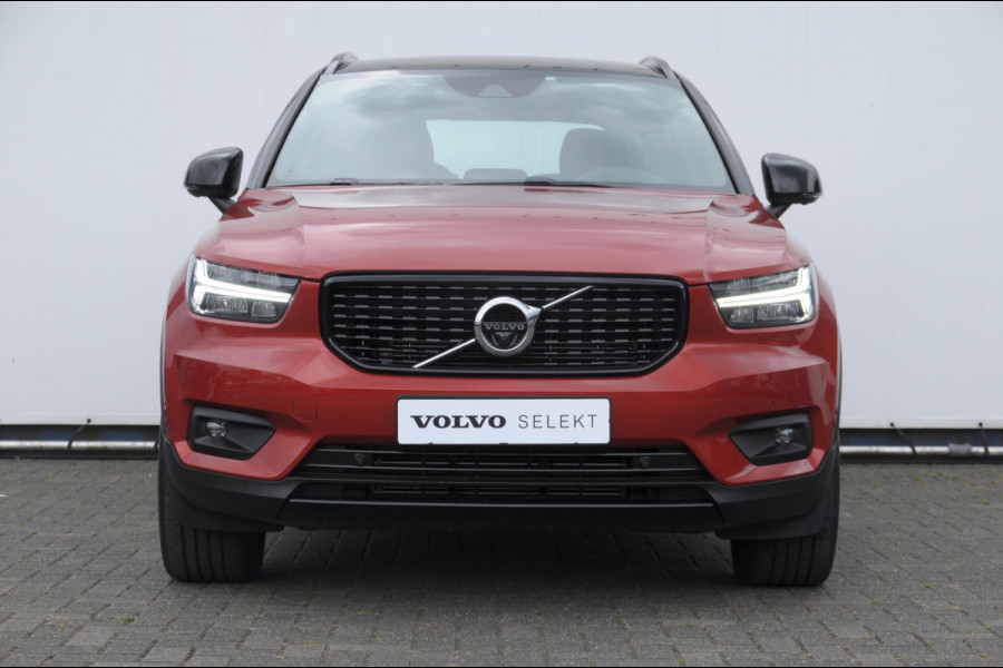 Volvo XC40 T5 262PK Automaat Recharge R-Design / BLIS / Elektrische achterklep / Keyless entry / Apple carplay / Parkeersensoren met 360 camera / 19"velgen / Bluetooth / Leder met alcantara bekleding / Cruise control