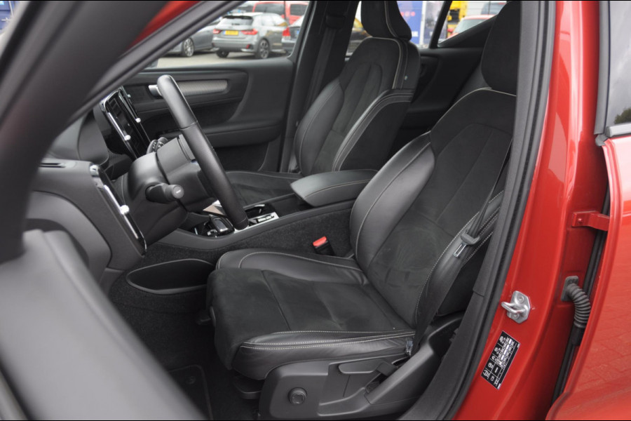 Volvo XC40 T5 262PK Automaat Recharge R-Design / BLIS / Elektrische achterklep / Keyless entry / Apple carplay / Parkeersensoren met 360 camera / 19"velgen / Bluetooth / Leder met alcantara bekleding / Cruise control
