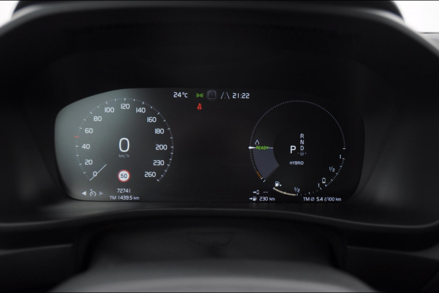 Volvo XC40 T5 262PK Automaat Recharge R-Design / BLIS / Elektrische achterklep / Keyless entry / Apple carplay / Parkeersensoren met 360 camera / 19"velgen / Bluetooth / Leder met alcantara bekleding / Cruise control