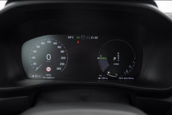 Volvo XC40 T5 262PK Automaat Recharge R-Design / BLIS / Elektrische achterklep / Keyless entry / Apple carplay / Parkeersensoren met 360 camera / 19"velgen / Bluetooth / Leder met alcantara bekleding / Cruise control